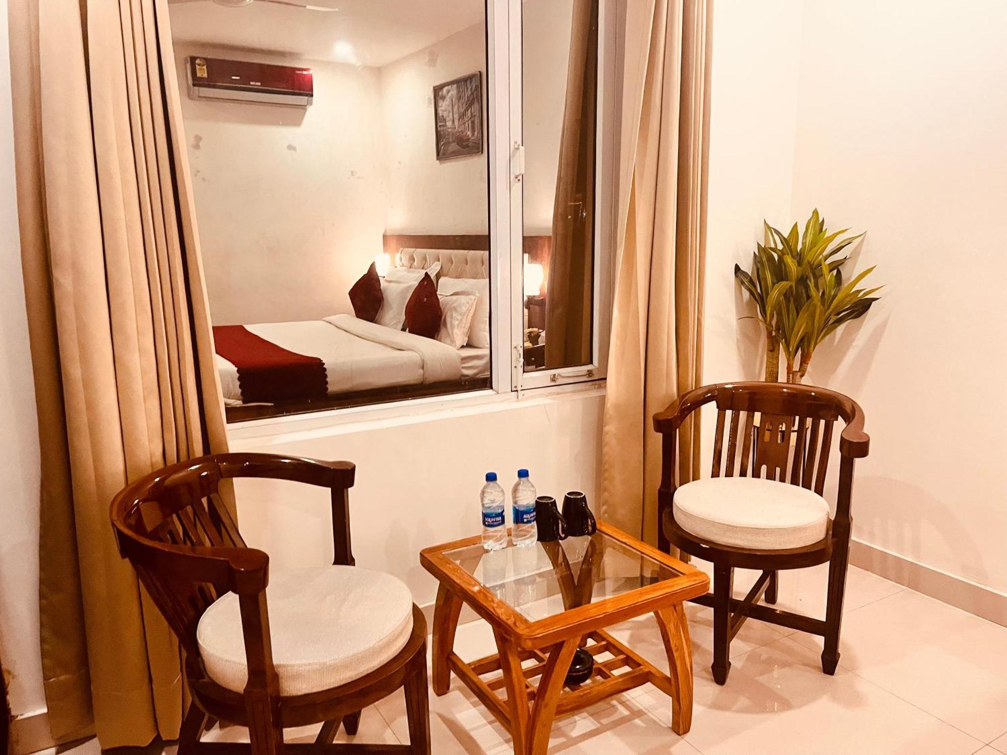 Sampat Royal Cafe Hotel Delhi  Luaran gambar